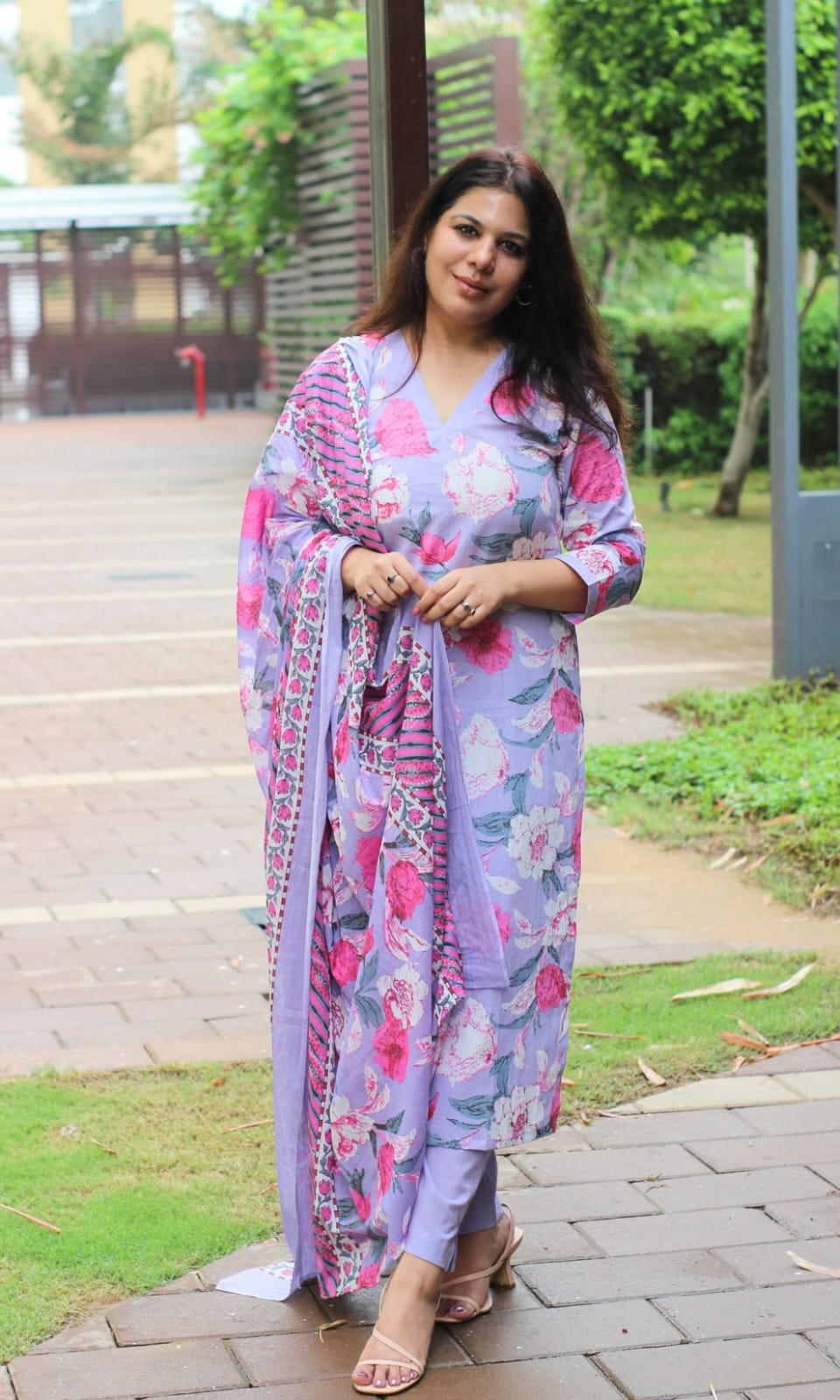 🌸 Ratan Crafts – 👗 Must-Have Women’s Clothing Styles in 2025 – Explore with Ratan Crafts