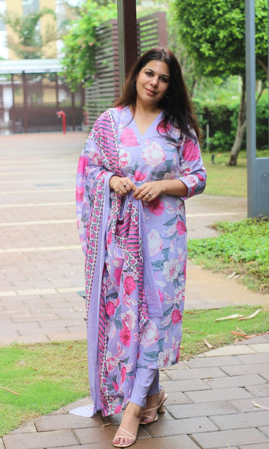 🌸 Ratan Crafts – 👗 Must-Have Women’s Clothing Styles in 2025 – Explore with Ratan Crafts