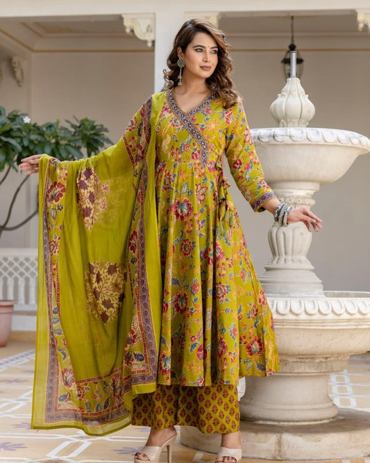 RATAN CRAFTS  traditional hand block print. Thus slight variation in colour, shade, motif in each batch produced is natural due to the human involvement in the process